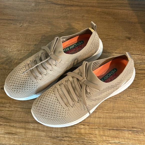 Sketchers size 7.5 - Picture 5 of 5